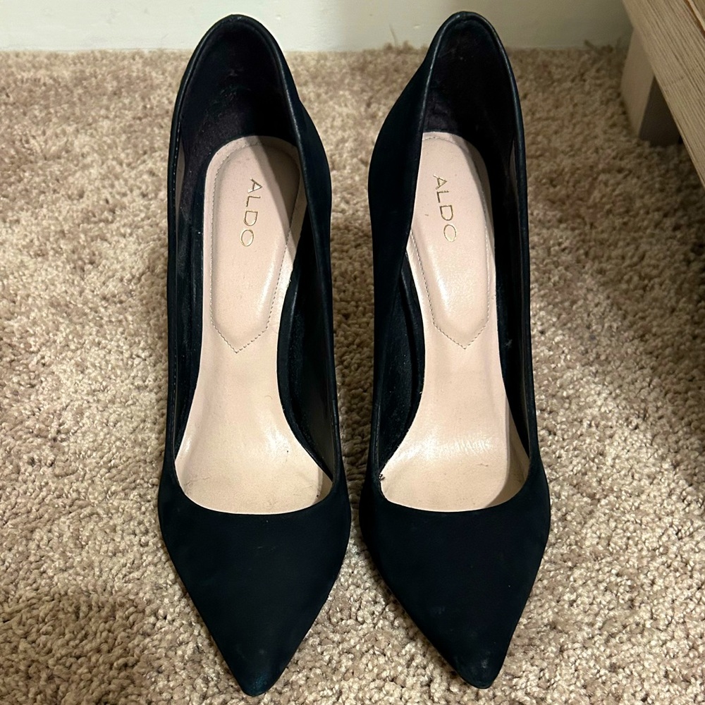 Black Suede Heels/Pumps